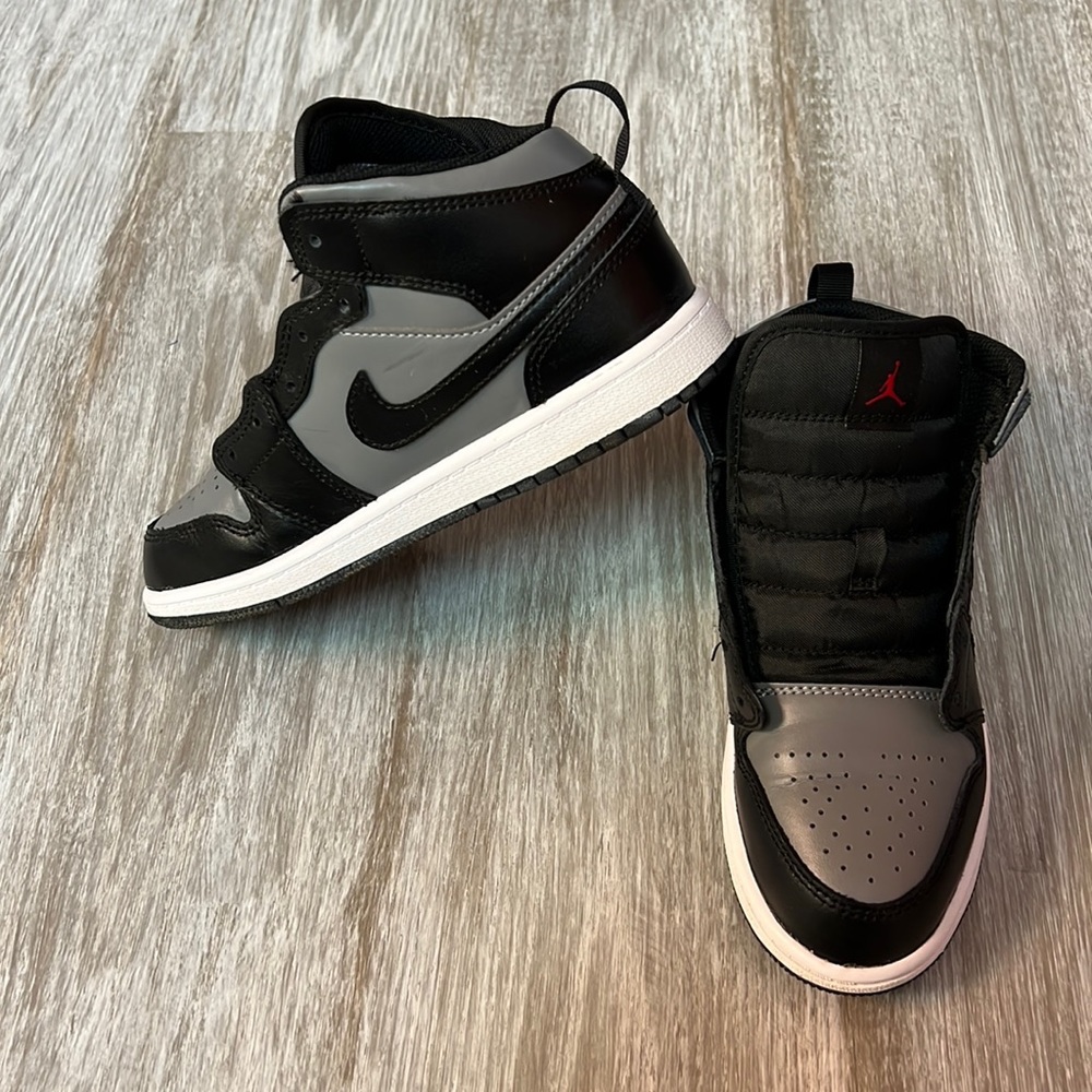 Nike Air Jordan 1 - Kids “Shadow/Particle Grey - Size 2.5
